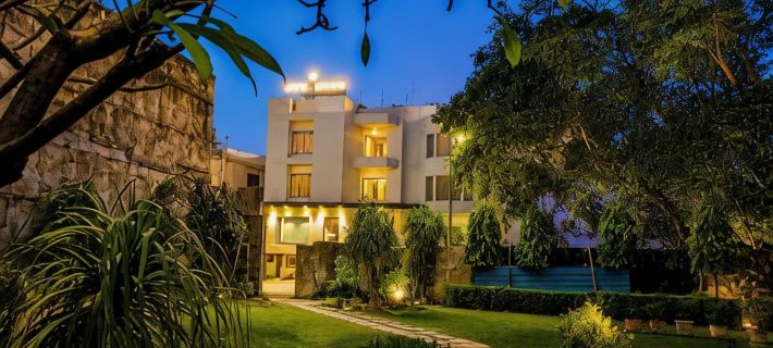 Sainik Grand Hotels in Varanasi