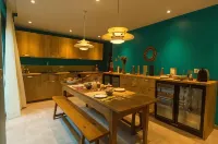 Eden Lodge Paris - Bed and Breakfasts