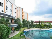 The Sun Hotel Sidoarjo - piscina