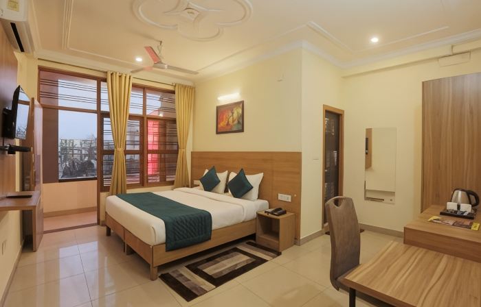 Hotel Lemon Suites & Banquet Noida Sector 62