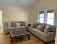 Relax at Cozy Oaks Cottage - Homestays