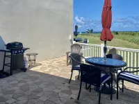Surf shack on the beach,  direct ocean. インディアランティックのホテル
