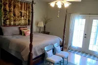 Spacious House with Big Yard and Private Pier! Lots of Parking - 3 Yıldız