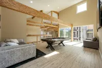 New! Epic lakefront home with indoor pool! - Boutique