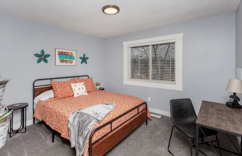 A Charming Home Minutes to Downtown, Zoo, & Airport with Hidden Reading Nook! - Bungalows