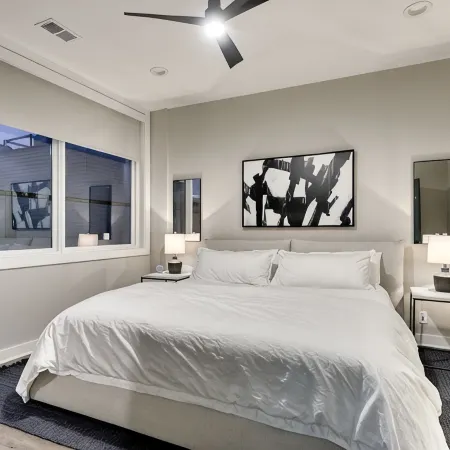 Steps from Downtown Omaha! Rooftop firepit & luxury accommodations