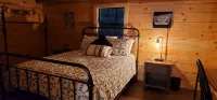Secluded East TN Log Cabin - Hytter