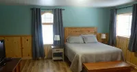 The Hill House offers a great view, plus it's close to town and dog friendly! - 3-Star