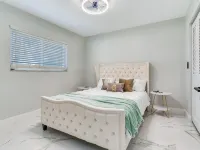 Villa Luxe ~ heated saltwater pool ~near famous beaches - 4-Star