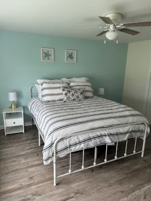 Quaint 1 Bed 1 Bath Private Beach Home. Long Term Renter Welcome Dec 1 - Beach