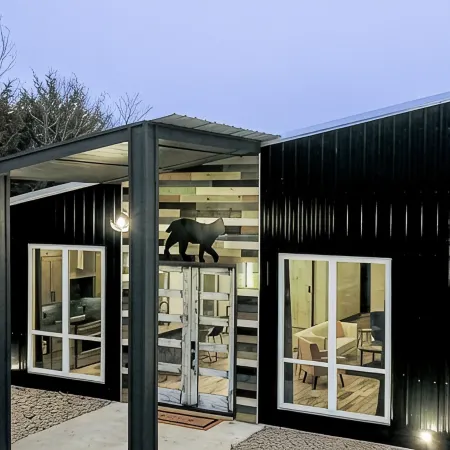 South of Norman, Cougar Cabin with Air Hockey, Fireplace Отели в г. Макклейн Каунти