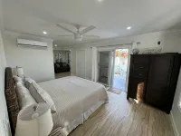 Renovated Beach Villa 671. Steps away from the beach. Sleeps 6. WiFi. Laundry Hotels in 
