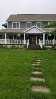Beautiful Colonial Mint Condition Summer House Walking Distance to Beach