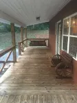 迷人惠提爾溫馨兩臥室木屋，配備WiFi和空調 - 小木屋