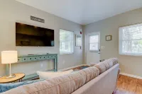 Spacious studio in Downtown Dunedin! Super Cute and Comfortable!