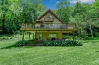 Ellicottville Chalet with beautiful storybook creek