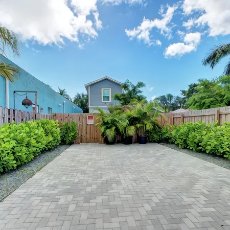 20% off Beach House - Close to Lake Worth Beach & Downtown