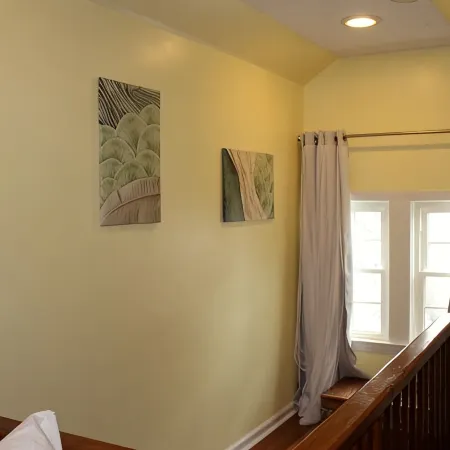 Charming Modern Retreat Near Downtown Jeffersonville & Bob Hedge Park