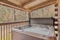 大霧山旅居靠近湖畔，配有泳池和熱水浴池的木屋
