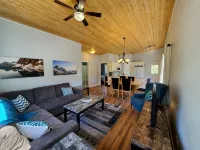 Meadow View Guest House, covered parking and only 10 minutes from ski hill - Hot Springs