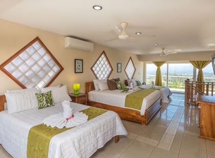 6 Bdr Villa / Rooftop with amazing views/ Centrally Located