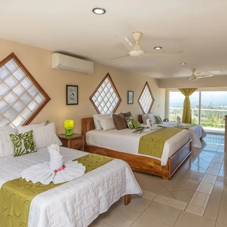 6 Bdr Villa / Rooftop with amazing views/ Centrally Located