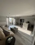 Beautiful 1 Bedroom Condo-Lake Views. Now Offering Monthly Rental. - Wifi