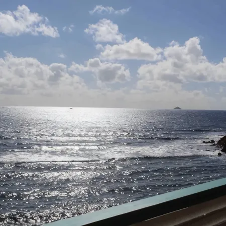 Oceanfront 2 bedroom/2bath in beautiful Bolongo Bay