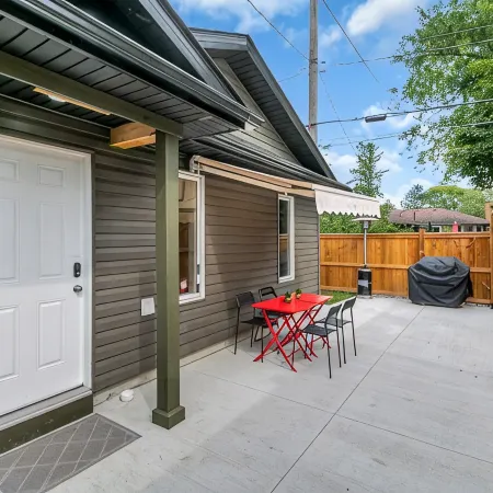 Luxury 2BR home with high ceilings with  BBQ/ patio in beautiful South Windsor.