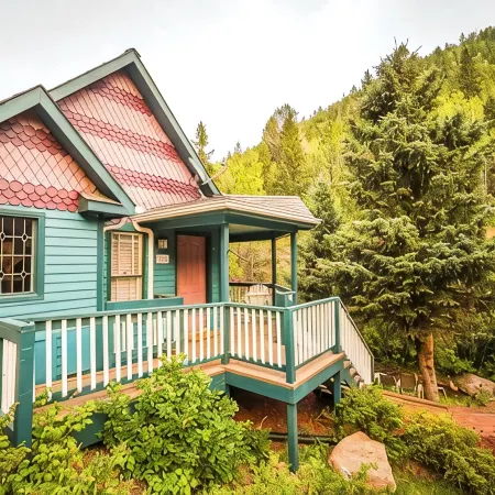 The Victorian at Valley Glen- a romantic mountain getaway