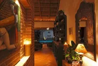 Chic Villa Oasis with Pool, Cook & Maid, Steps to Beach - chambre d’hôtes