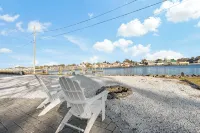 Luxury waterfront home with breathtaking views in Barrington - 4 estrellas