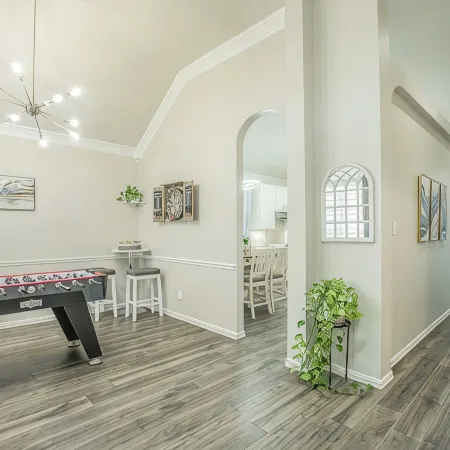 Modern 1 story - Great Location - Pet Friendly
