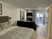 1 min. walk to Ski Lift/Gondola, shopping & dining! Perfect location!New Remodel - Bintang 2