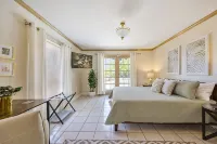 Beautiful River Front Home - Private Pool - Walk to Beach-Kayaks - بوتيك