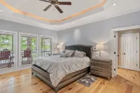 LAKEFRONT HOME DIRECTLY ON LAKE OCONEE WITH BOAT RENTAL - 4성급