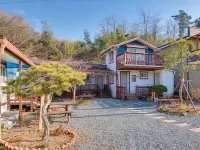 Taean (Anmyeondo) Gold House Pension 泰安小电影院附近的飯店