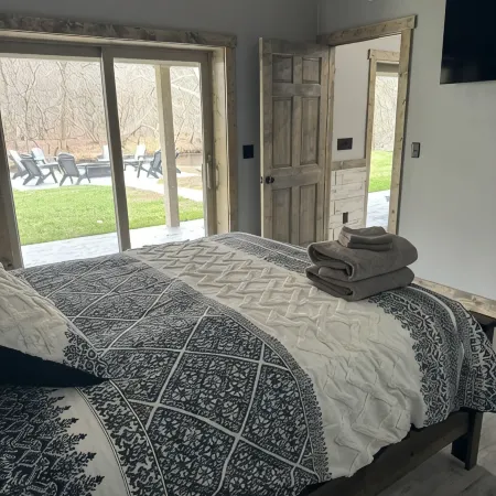 Gone Fishing cabin- family-friendly, riverfront & minutes from East Branch Lake.