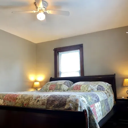 Rural Home, Hot Tub, Campfire, Hardwood Floors