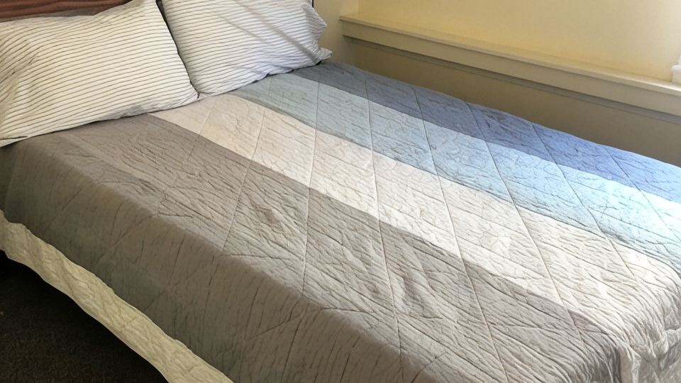 Cozy- 2-Bedroom clean and Quiet- Maple St. Walk anywhere