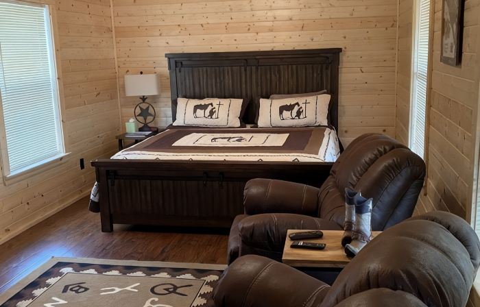 1 Bedroom Cabin w/Two Recliners Cabin 7