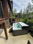 Bourbon Bear ~ A Luxury Cabin ~ Rustic, Charming & Cozy in the Heart of Townsend - 4-Star