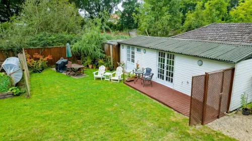 Lymington Self-Catering Garden Retreat - 4-Star