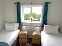 Visit Wales 4 Star, rural bungalow - Sauna, jacuzzi, play area and Free Wi-fi - 3 Sao