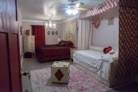The Royal Suite at The Hatter Cafe and Country InnBreakfast included - Wifi