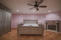 Luxury Home with Sauna, Hot Tubs, Game Room, Short Walk to Lake, Outdoor Pool - 5 estrellas