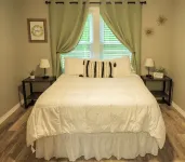 Cozy country home with a beautiful creek at the back of the property. - 3-Star