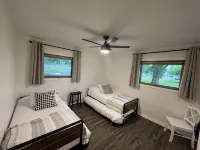 Three Oaks Home • Walk Downtown • Fire Pit • Near Beaches & Wineries • Sleeps 8 - 3-Star