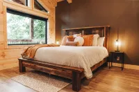 Luxury Treehouse Cabin Over Salt Creek, Cabin 2 - con encanto