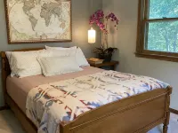 North Arrow- Warm, Stylish, Edge of Town - 4-Star